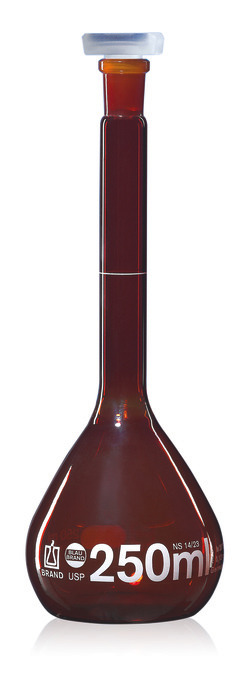 Volumetric flasks USP, BLAUBRAND®, class A, DE-M, Boro 3.3, with PP stopper, amber, USP batch certificate